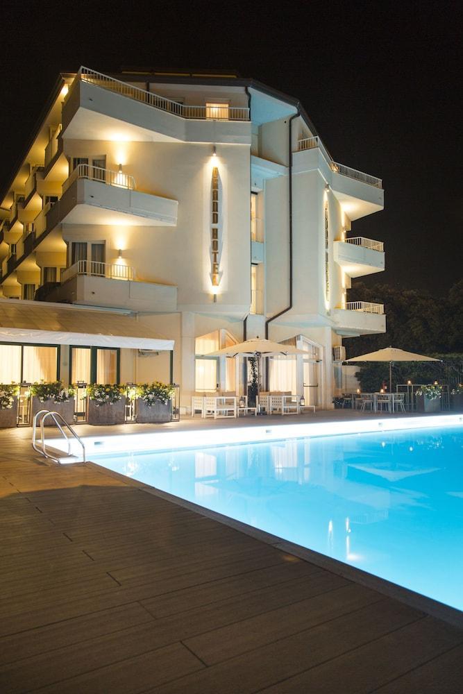 Grand Hotel Forte dei Marmi Dış mekan fotoğraf